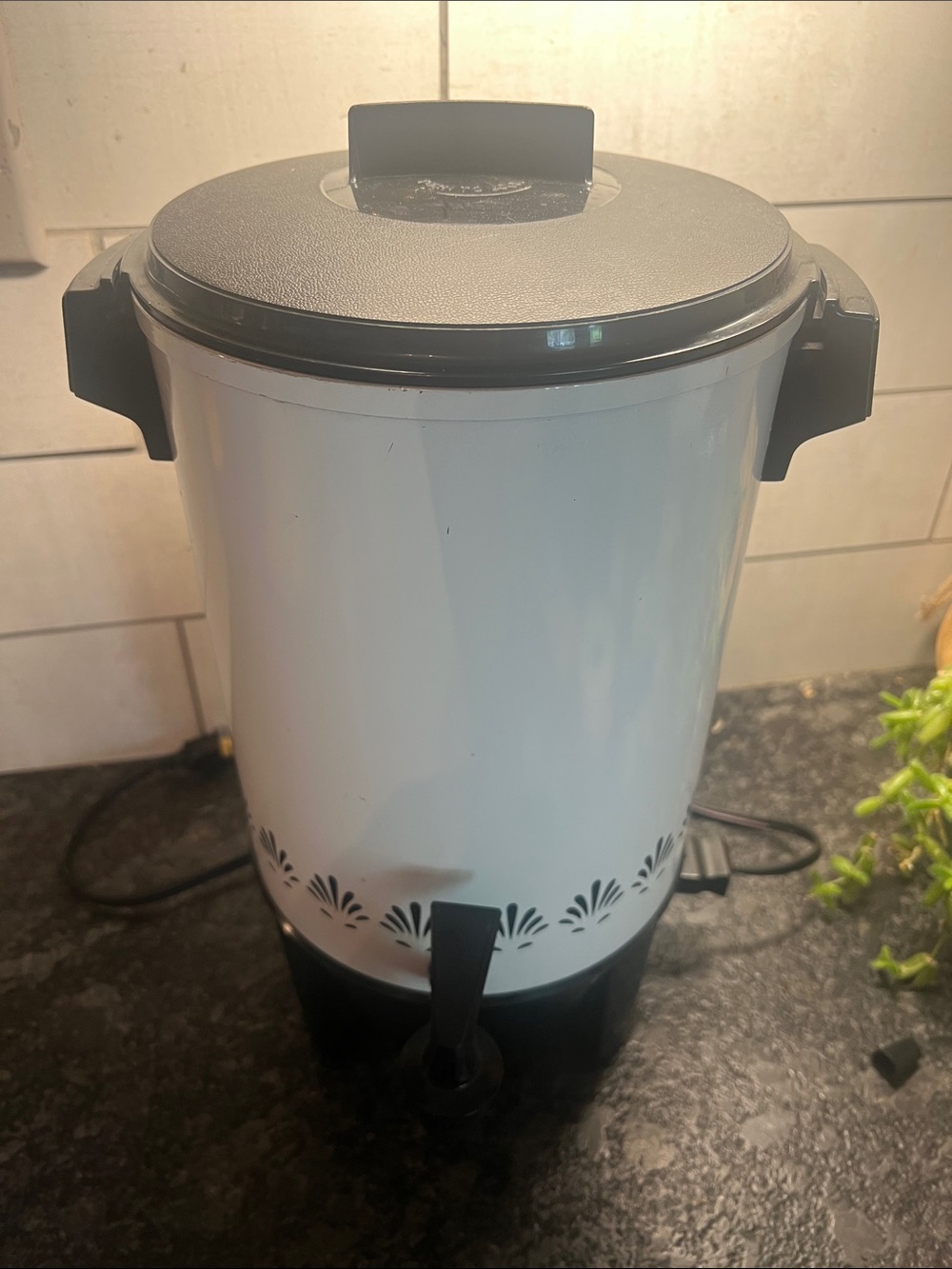 MCM West Bend 30 cup electric coffee urn. Has pour spout. Exc condition.